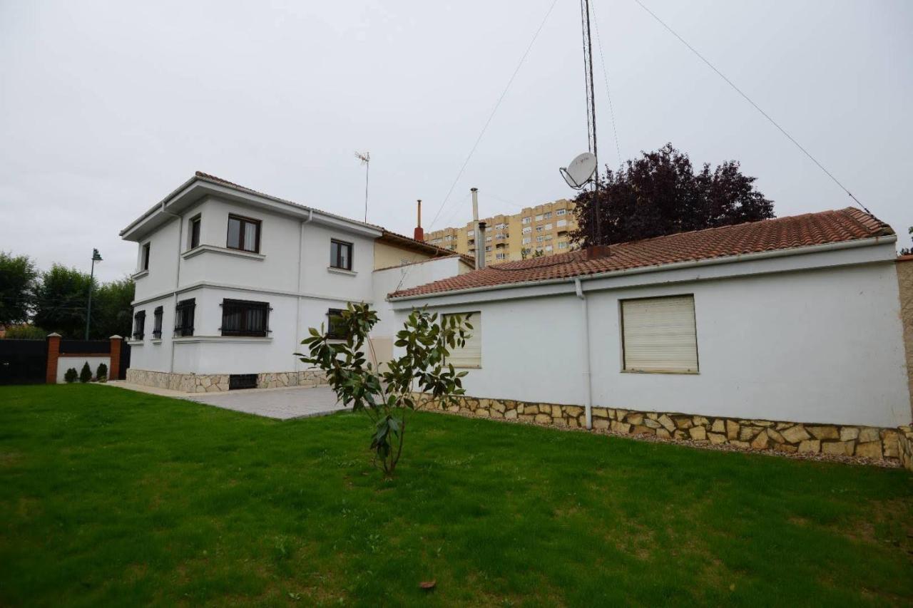 Villa Housing Leon Casa Con Jardin Exterior foto