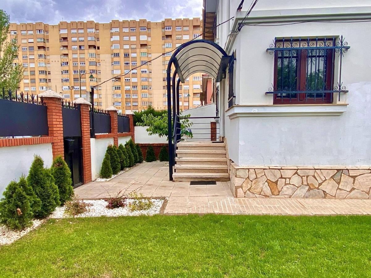 Villa Housing Leon Casa Con Jardin Exterior foto